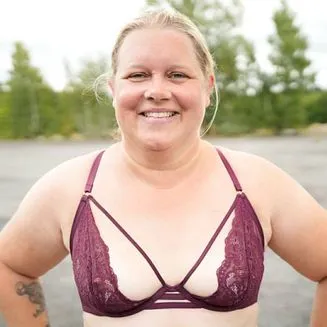 HotCurvy82