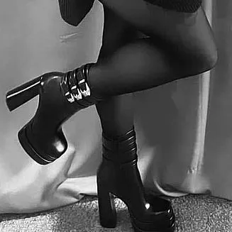 Roana_Red