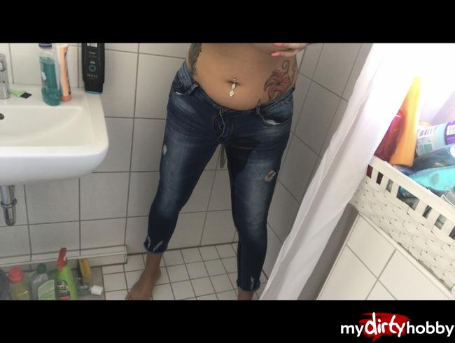 in Jeans Hose gepisst