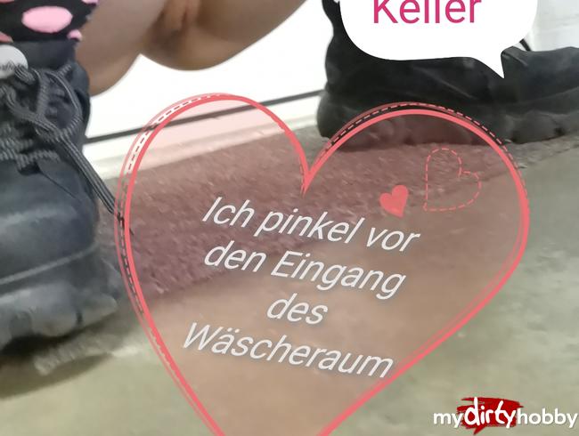 Ich pinkel vor den Eingang im wäscheraum