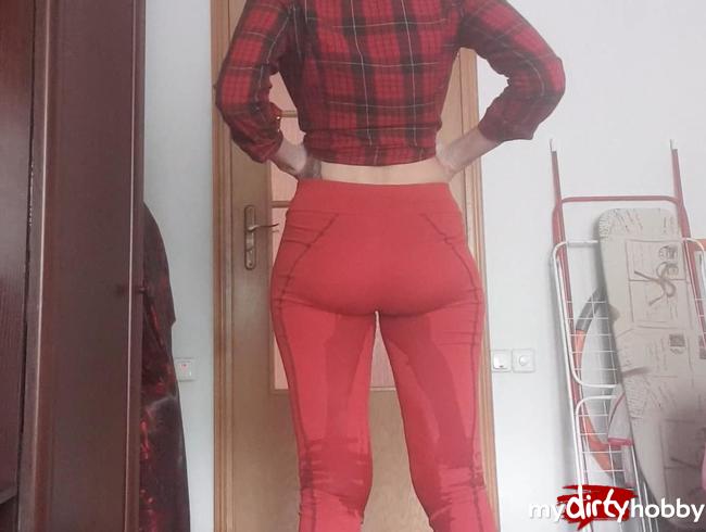 Natalya machte die roten Leggings wieder nass